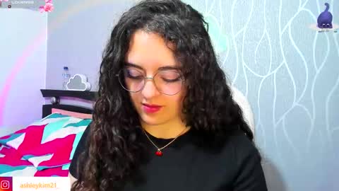 Snapshot of ashleykiim_ chatting on September 21, 2025, 12:45 am .. Ashley .. online show from September 21, 2025, 12:45 am