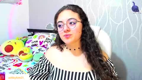 Snapshot of ashleykiim_ chatting on October 7, 2025, 12:52 am .. Ashley .. online show from October 7, 2025, 12:52 am