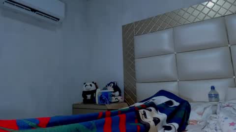 Snapshot of ashleytravis_ chatting on July 15, 2026, 2:39 am online show from July 15, 2026, 2:39 am