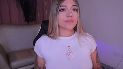 Snapshot of ashleyvalirya chatting on October 22, 2025, 4:02 am Ashley Lauren online show from October 22, 2025, 4:02 am