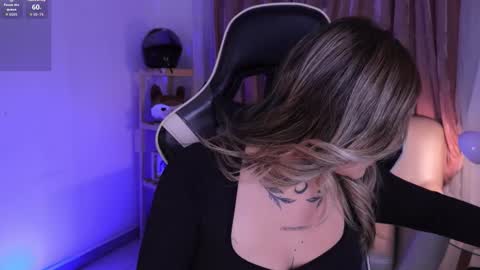 Ashley Lauren online show from December 3, 2025, 4:09 am