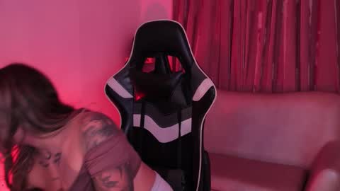 Ashley Lauren online show from December 15, 2025, 4:17 am