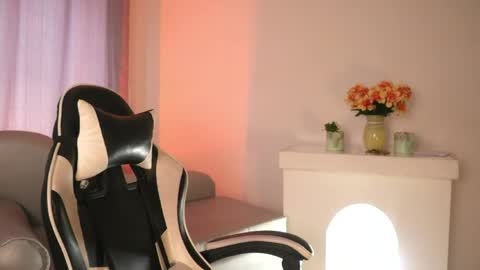 Ashley Lauren online show from April 28, 2026, 8:14 pm