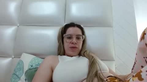 Snapshot of ashlymoon chatting on December 11, 2024, 12:23 am AshlyMoon online show from December 11, 2024, 12:23 am