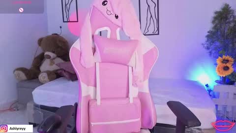 Snapshot of ashlyrey_1 chatting on October 18, 2025, 9:04 pm Ashly online show from October 18, 2025, 9:04 pm