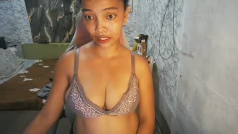 Snapshot of asian_janeth chatting on June 4, 2026, 1:55 am im janeth single mom online show from June 4, 2026, 1:55 am