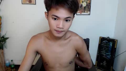 asian_lover05 online show from October 2, 2025, 4:36 pm