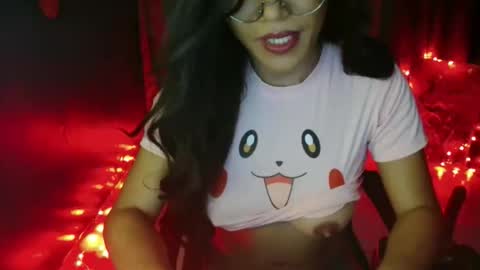 Snapshot of asian_petit19 chatting on October 23, 2025, 4:56 am Lovely online show from October 23, 2025, 4:56 am