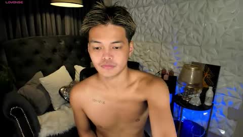 VICTORIA SCOTT online show from November 14, 2025, 5:22 pm