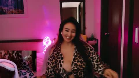 Snapshot of asianqueen777ohmi chatting on December 19, 2025, 3:02 am Rose Mingna online show from December 19, 2025, 3:02 am
