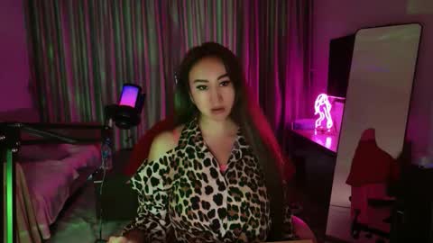 Snapshot of asianqueen777ohmi chatting on January 14, 2026, 10:21 am Rose Mingna online show from January 14, 2026, 10:21 am