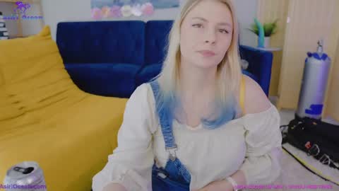 Snapshot of asiri_ocean chatting on May 13, 2026, 3:31 pm Asiri pronounced Ah-siri Please no nicknames 3 online show from May 13, 2026, 3:31 pm