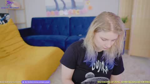 Snapshot of asiri_ocean chatting on June 11, 2026, 1:20 pm Asiri pronounced Ah-siri Please no nicknames 3 online show from June 11, 2026, 1:20 pm