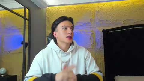 Aslan  online show from January 15, 2026, 1:32 am