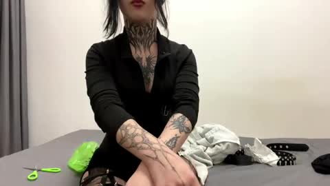 Snapshot of aslaourdi chatting on April 5, 2026, 6:05 pm aslaourdi online show from April 5, 2026, 6:05 pm