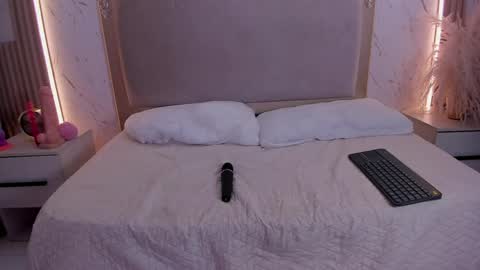 Snapshot of aslii_smith chatting on May 6, 2026, 9:20 pm Asli online show from May 6, 2026, 9:20 pm