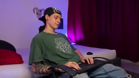 asmodeuszz online show from February 14, 2025, 6:45 am