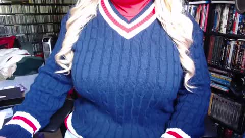Snapshot of aspen_vale chatting on June 1, 2026, 4:52 pm Aspen Vale online show from June 1, 2026, 4:52 pm