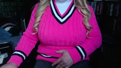 Snapshot of aspen_vale chatting on June 2, 2026, 5:59 pm Aspen Vale online show from June 2, 2026, 5:59 pm