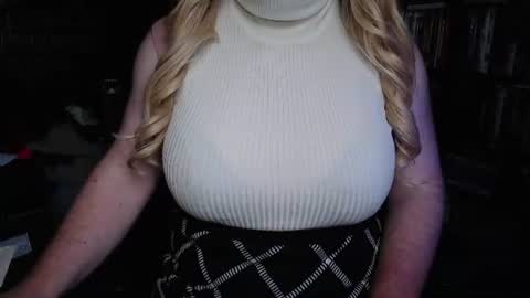 Snapshot of aspen_vale chatting on June 10, 2026, 9:14 pm Aspen Vale online show from June 10, 2026, 9:14 pm