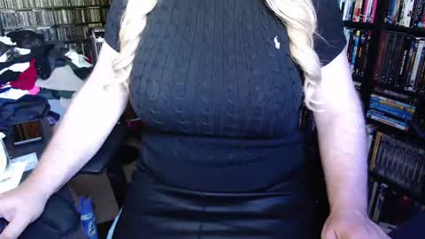 Snapshot of aspen_vale chatting on June 13, 2026, 11:30 am Aspen Vale online show from June 13, 2026, 11:30 am
