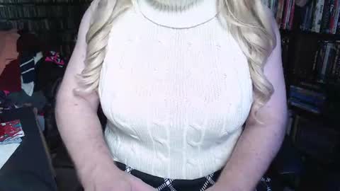 Snapshot of aspen_vale chatting on July 28, 2026, 6:20 pm Aspen Vale online show from July 28, 2026, 6:20 pm