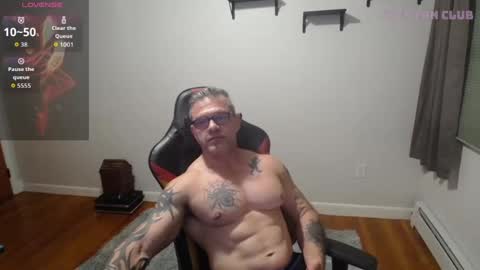 Snapshot of ass_chaser_1 chatting on October 22, 2025, 1:28 am Ass Chaser online show from October 22, 2025, 1:28 am