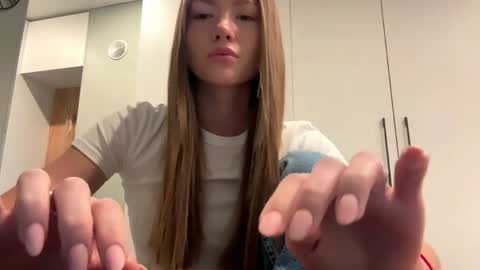 Snapshot of assuntachaples chatting on April 4, 2026, 6:33 am DiLuna online show from April 4, 2026, 6:33 am