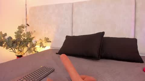 Snapshot of astorath_angel chatting on July 24, 2026, 12:25 pm Astorath online show from July 24, 2026, 12:25 pm