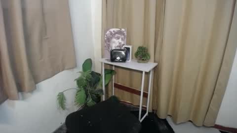 Snapshot of astraea_xxx chatting on January 24, 2025, 11:23 pm Anna online show from January 24, 2025, 11:23 pm