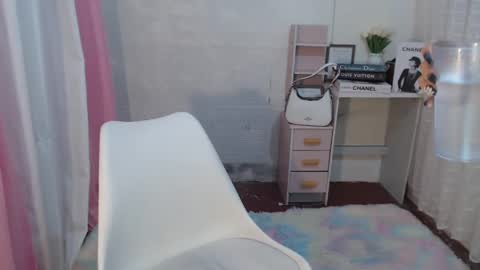 Snapshot of astraea_xxx chatting on January 28, 2025, 5:56 pm Anna online show from January 28, 2025, 5:56 pm