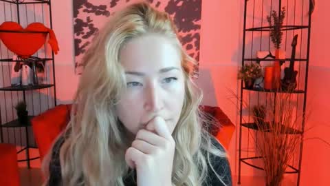 astramonroe online show from September 9, 2025, 10:26 am