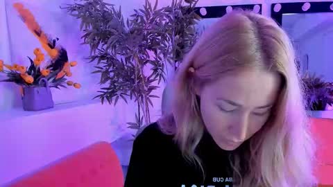 astramonroe online show from September 17, 2025, 5:20 am