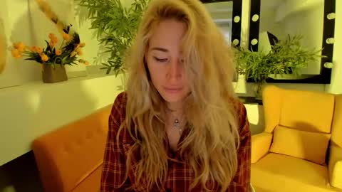 astramonroe online show from October 1, 2025, 4:29 am