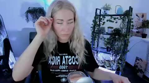 Snapshot of astramonroe chatting on June 16, 2026, 10:18 am astramonroe online show from June 16, 2026, 10:18 am