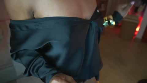 Snapshot of astrea_1 chatting on September 12, 2025, 12:11 am Astrea online show from September 12, 2025, 12:11 am