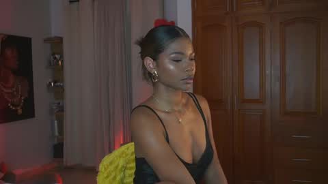 Snapshot of astrea_1 chatting on November 11, 2025, 2:33 am Astrea online show from November 11, 2025, 2:33 am