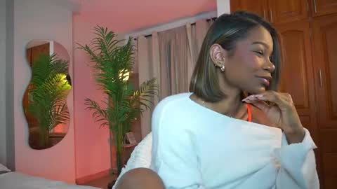 Snapshot of astrea_1 chatting on December 4, 2025, 12:31 am Astrea online show from December 4, 2025, 12:31 am