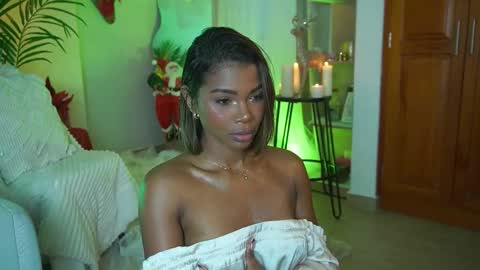 Snapshot of astrea_1 chatting on December 15, 2025, 10:25 pm Astrea online show from December 15, 2025, 10:25 pm