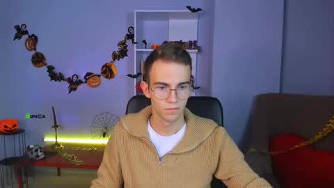 astren online show from October 25, 2025, 12:02 pm