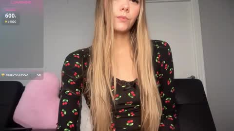 Snapshot of astrid_sky chatting on May 29, 2026, 8:40 pm Astrid Sky online show from May 29, 2026, 8:40 pm