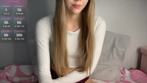 Snapshot of astrid_sky chatting on June 28, 2026, 7:31 pm Astrid Sky online show from June 28, 2026, 7:31 pm