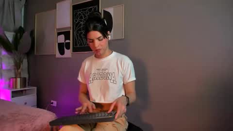 astrid_velle online show from May 1, 2026, 1:10 am
