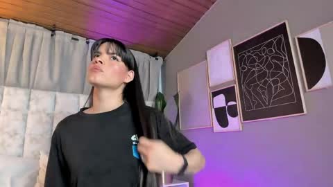 Snapshot of astrid_velle chatting on June 4, 2026, 12:38 am astrid_velle online show from June 4, 2026, 12:38 am