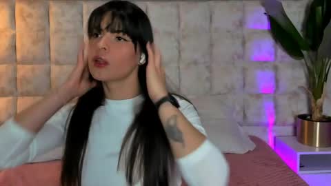 Snapshot of astrid_velle chatting on June 9, 2026, 12:33 am astrid_velle online show from June 9, 2026, 12:33 am