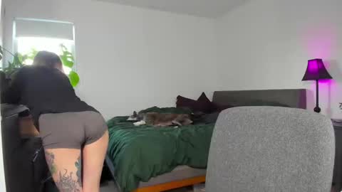 Astrid Luxe online show from January 6, 2025, 8:18 pm