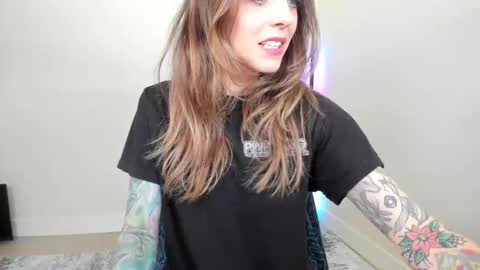 Snapshot of astridluxe chatting on June 10, 2026, 3:33 pm Astrid Luxe online show from June 10, 2026, 3:33 pm