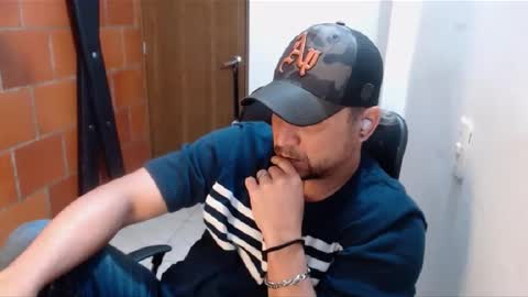 Snapshot of astton_nick chatting on February 24, 2025, 2:51 am Nick Astton online show from February 24, 2025, 2:51 am