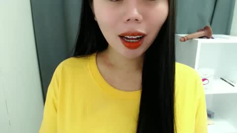 Snapshot of asuna_charming chatting on April 26, 2026, 8:23 am asuna_charming online show from April 26, 2026, 8:23 am
