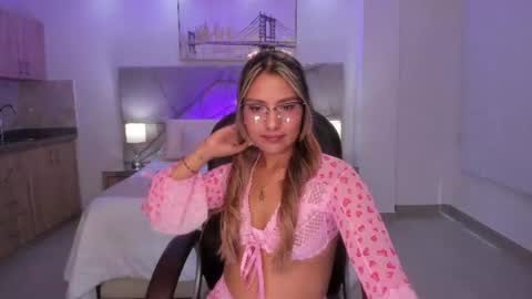 Snapshot of asura_love chatting on June 19, 2026, 6:01 pm asura_love online show from June 19, 2026, 6:01 pm